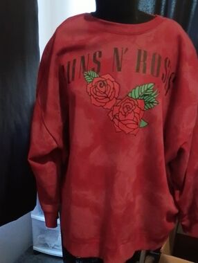 Terra & Sky Red Roses Graphic Sweatshirt